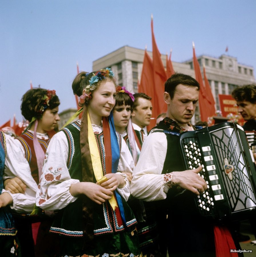 Фестиваль 1 мая. 1 Мая СССР. 1 Мая в Советском Союзе. Советская демонстрация. Советские парады 1 мая.