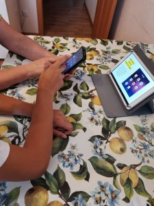Пожилых тюменцев обучат работе с гаджетами